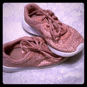Leopard pink girl Nike tennis shoes